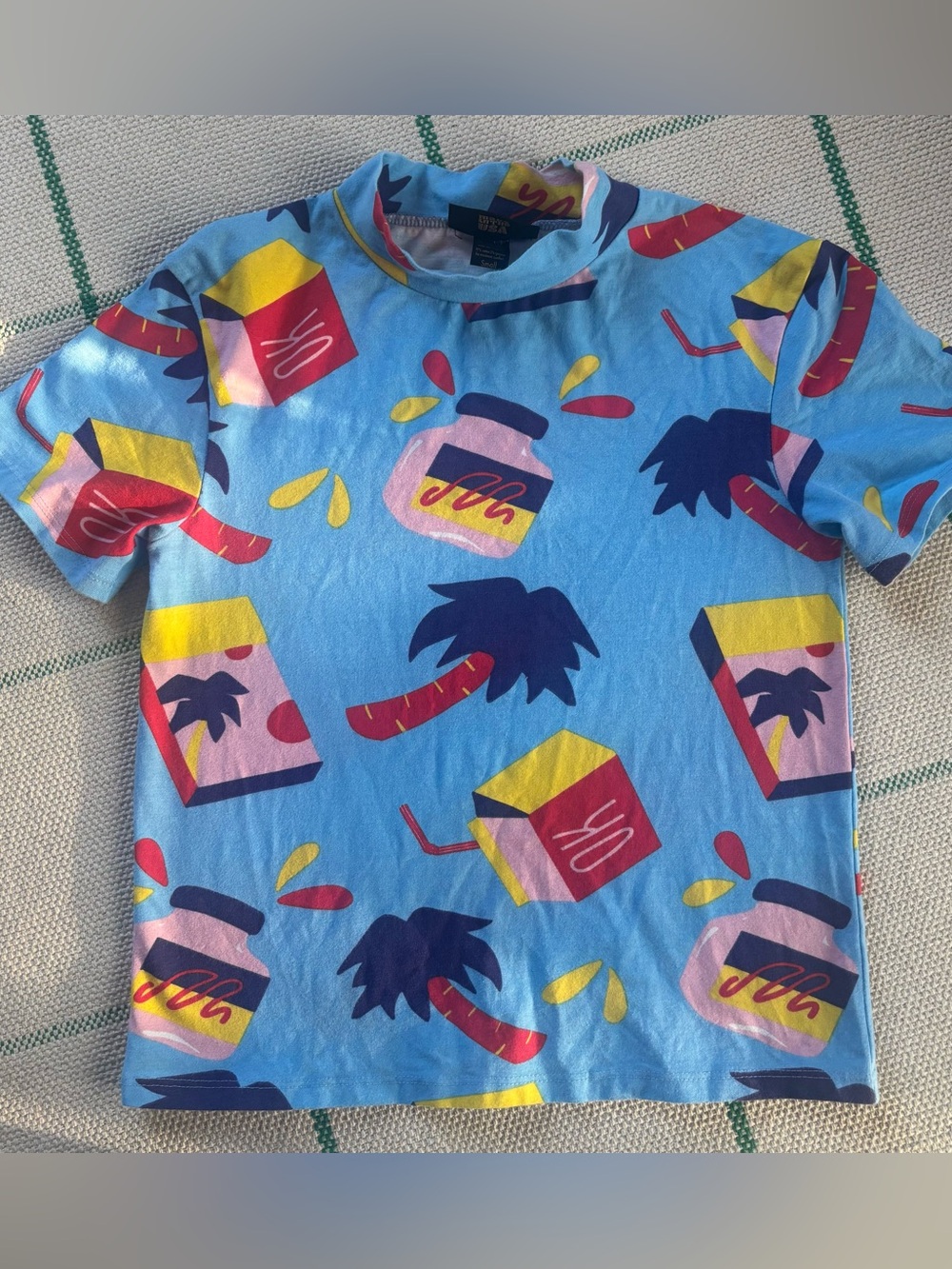 Nooworks mock neck tee Snacks, size small